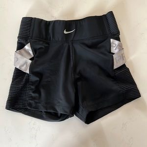 Nike aeroadapt high-waisted booty workout shorts